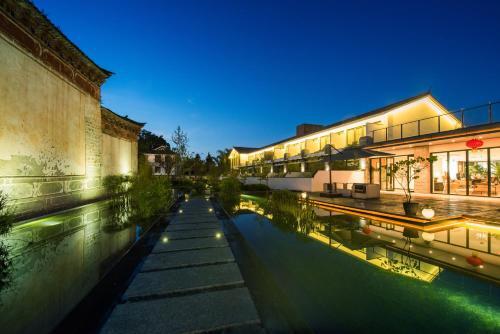 Дали: Dali Red Longjing Hotel