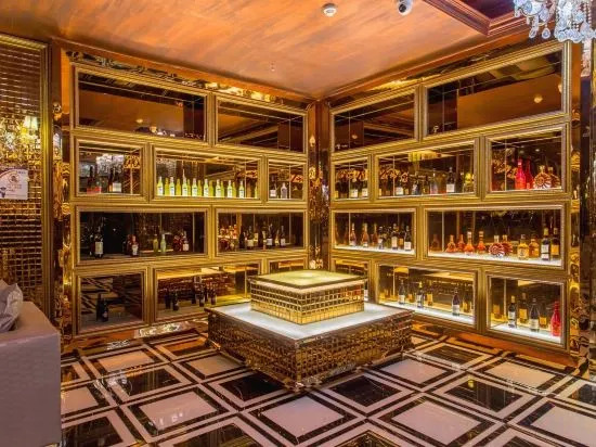 Тумшук: Tushi Hotel