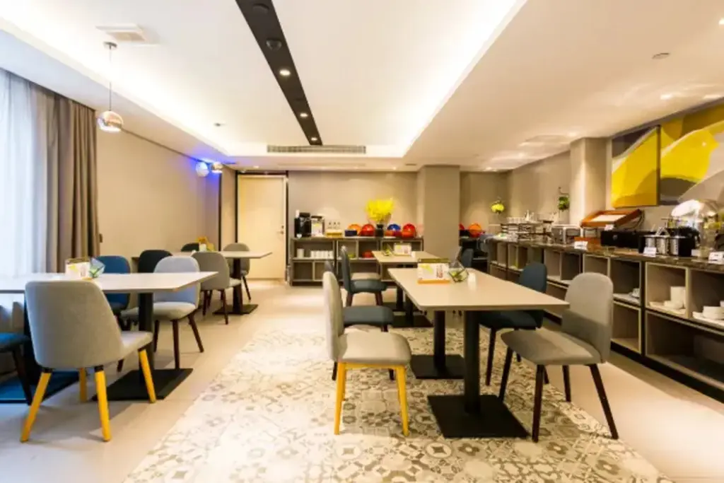Шанхай: Homeinn Selected Hotel (Shanghai Hongqiao Gubei Yaohong Road Subway Station)
