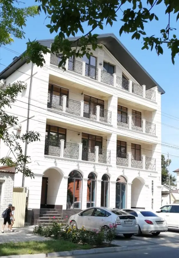 Витязево: Shamsi Hall