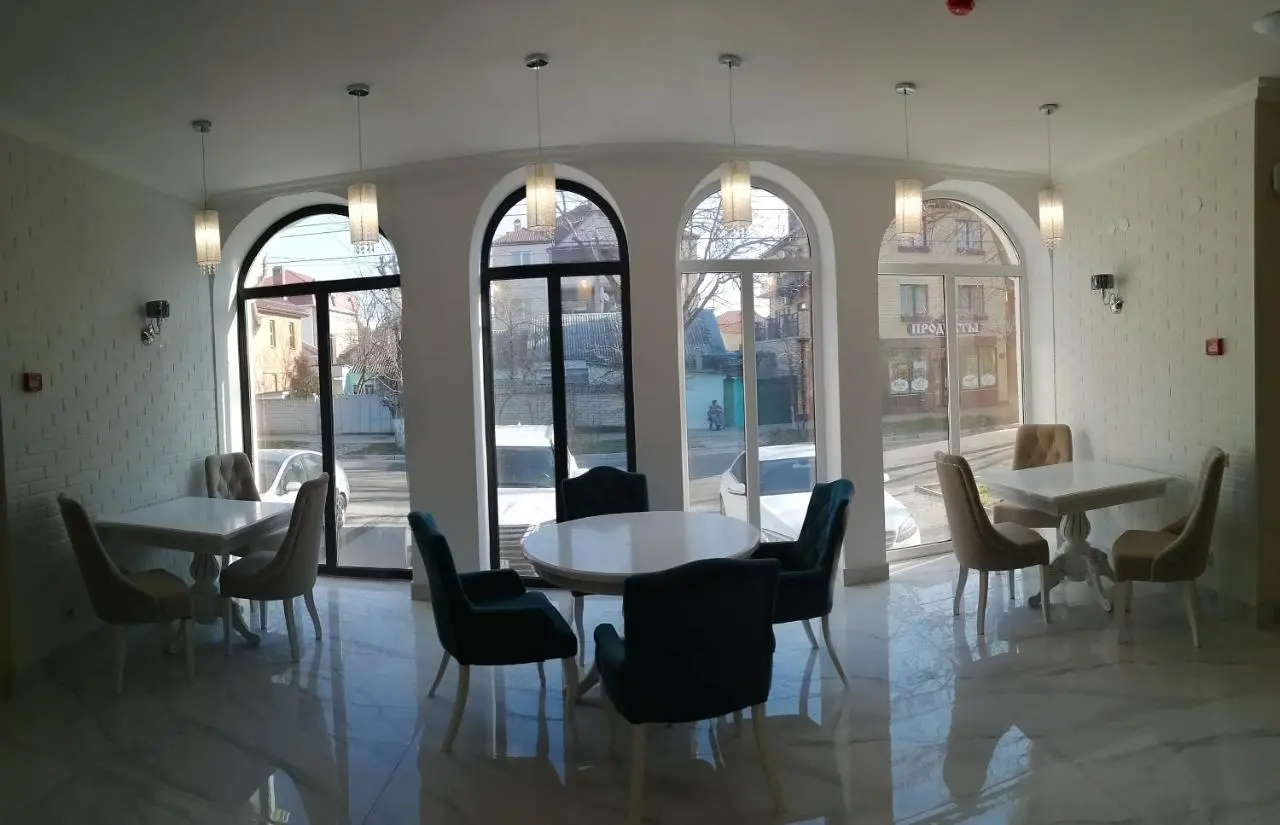 Витязево: Shamsi Hall