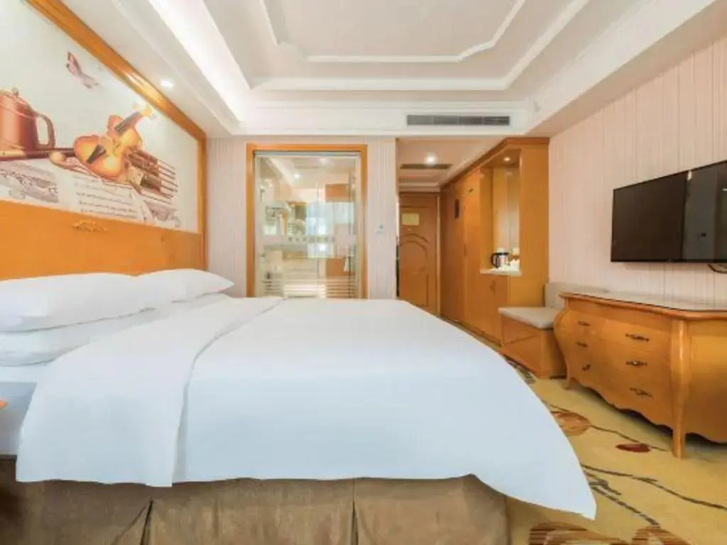Дунгуань: Vienna International Hotel (Dongguan Hengli Branch)