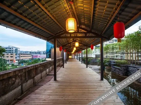Наньпин: Yijia East Pinwei Hotel