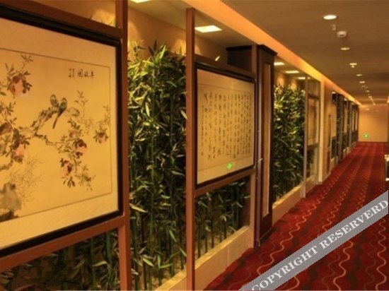 Ruilong Holiday Hotel — фото 1
