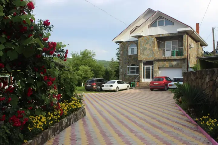 Джубга: U Natalii Guest House