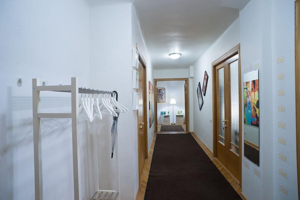 Москва: IZBA Red Square Guest House