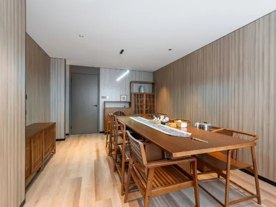 Шанхай: Shanghai Xujiahui 80,000 Stadium Quli Hotel