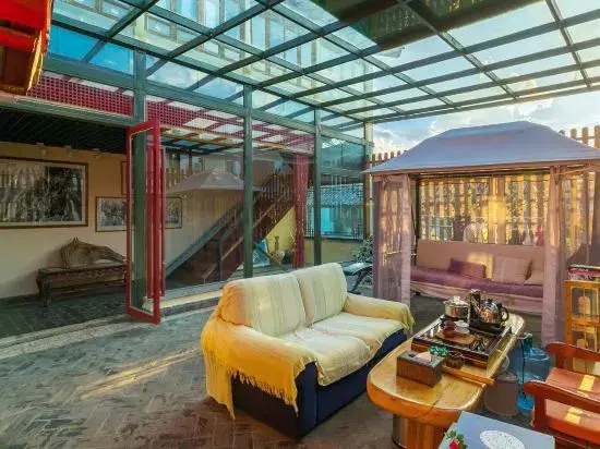 Лицзян: Yixing Thatched Cottage Inn (Lijiang Old Town Dashuiche Branch)