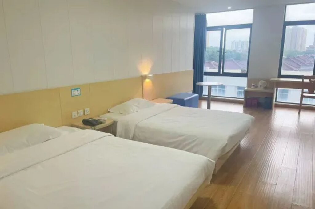 Шанхай: 7 Days Inn Taicang East Shanghai Road Wanda Plaza