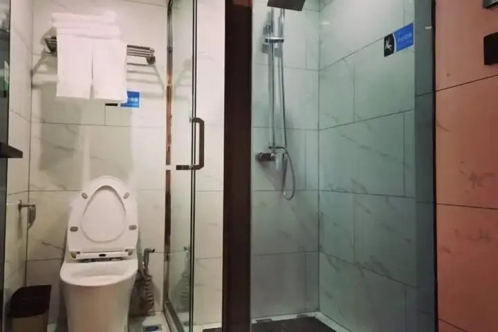Иу: Junhong Hotel