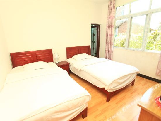 Яань: Linghuiyuan Motel