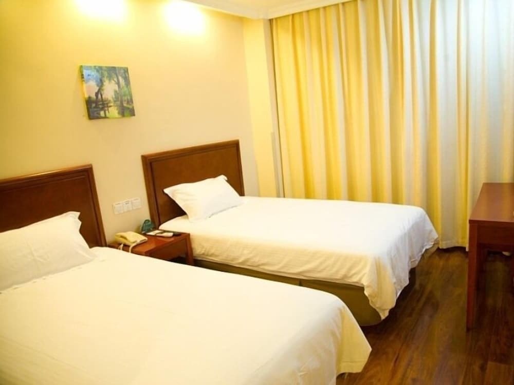 Шанхай: GreenTree Inn Jiangsu Suzhou Kunshan Huaqiao Household Building Materials City Shell Hotel