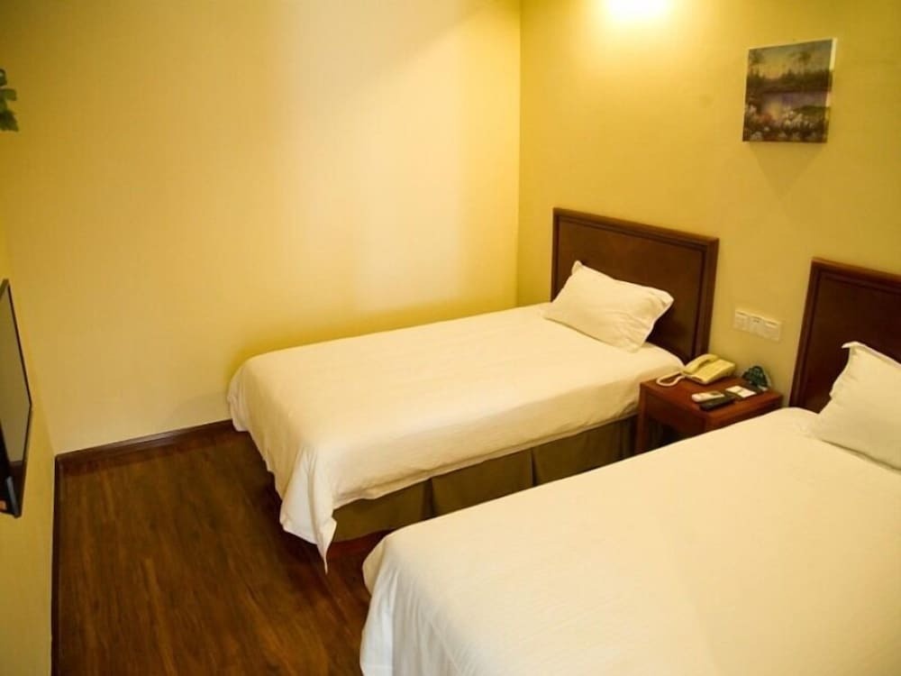 Шанхай: GreenTree Inn Jiangsu Suzhou Kunshan Huaqiao Household Building Materials City Shell Hotel