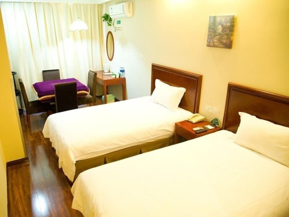 Шанхай: GreenTree Inn Jiangsu Suzhou Kunshan Huaqiao Household Building Materials City Shell Hotel