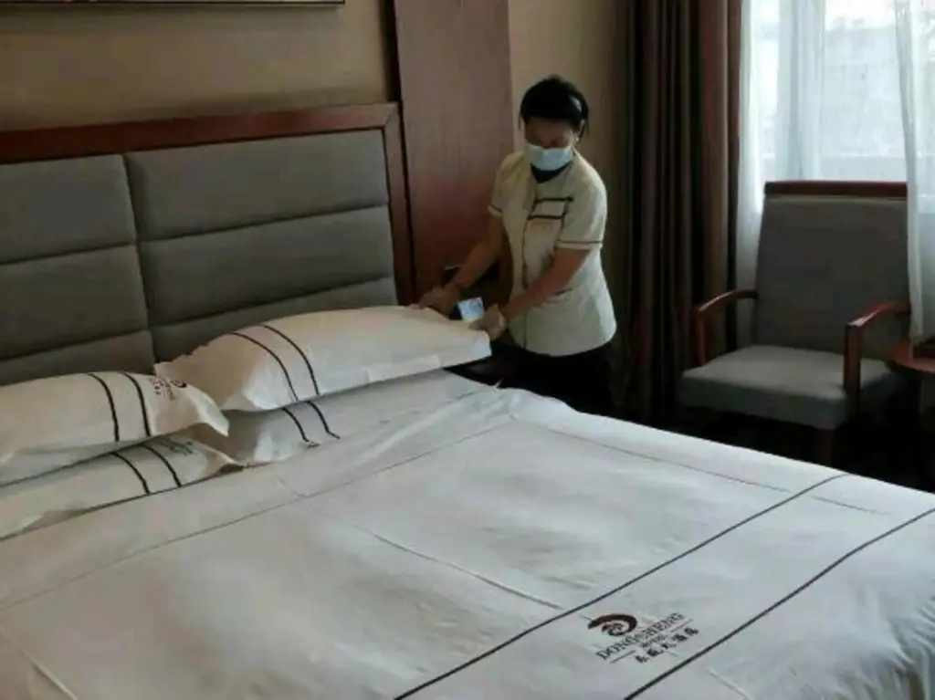Эньши: Dongsheng Hotel