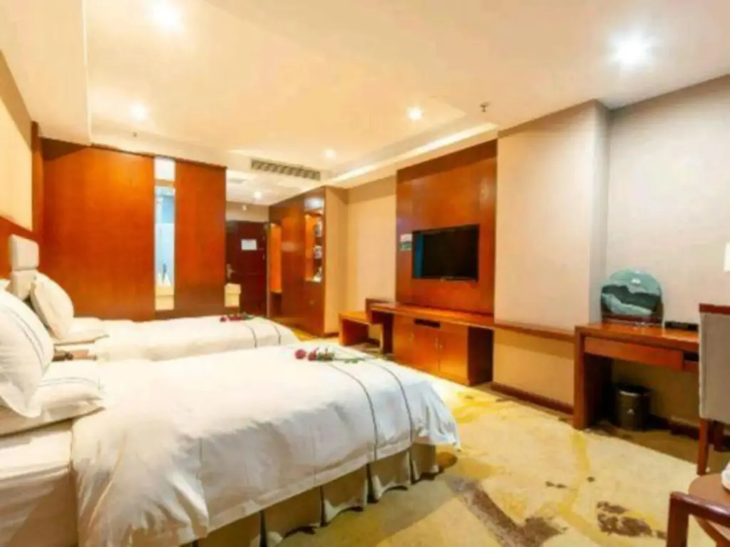 Эньши: Dongsheng Hotel