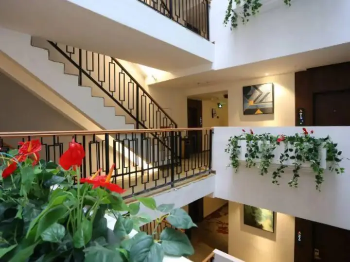 Чунцин: Brother Hotel (Chongqing Bagongli Used Car Trading Market)
