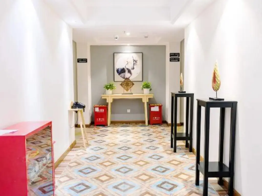 Чунцин: Brother Hotel (Chongqing Bagongli Used Car Trading Market)