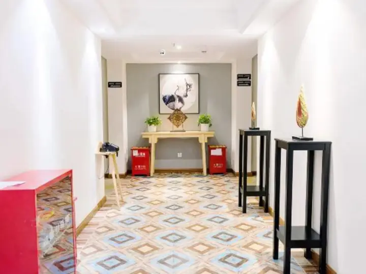 Чунцин: Brother Hotel (Chongqing Bagongli Used Car Trading Market)