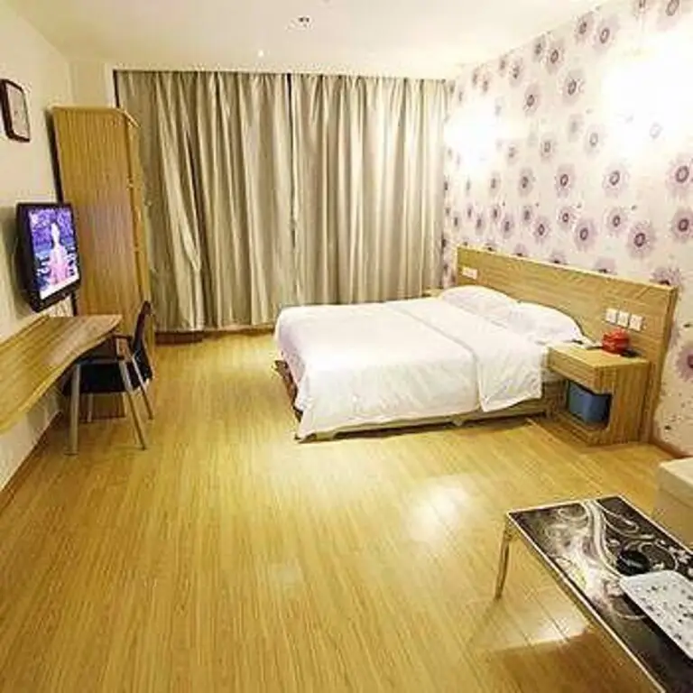 Ухань: Hanting Hotel Wuhan Lingjiaohu Metro Station