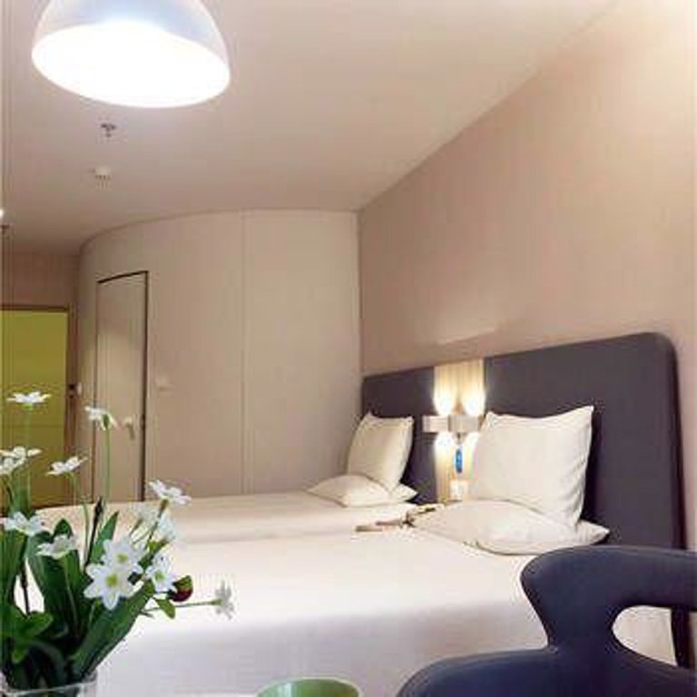 Ухань: Hanting Hotel Wuhan Lingjiaohu Metro Station