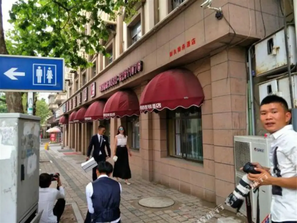 Циндао: 100 Inn Chain Hotel (Qingdao German Style Street)
