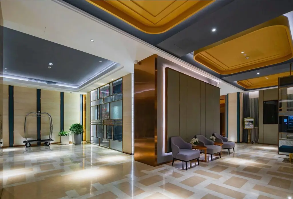 Чэнду: Yitel Collection (Chengdu DuFU Thatched Cottage & Sichuan Provincial People's Hospital  Station）