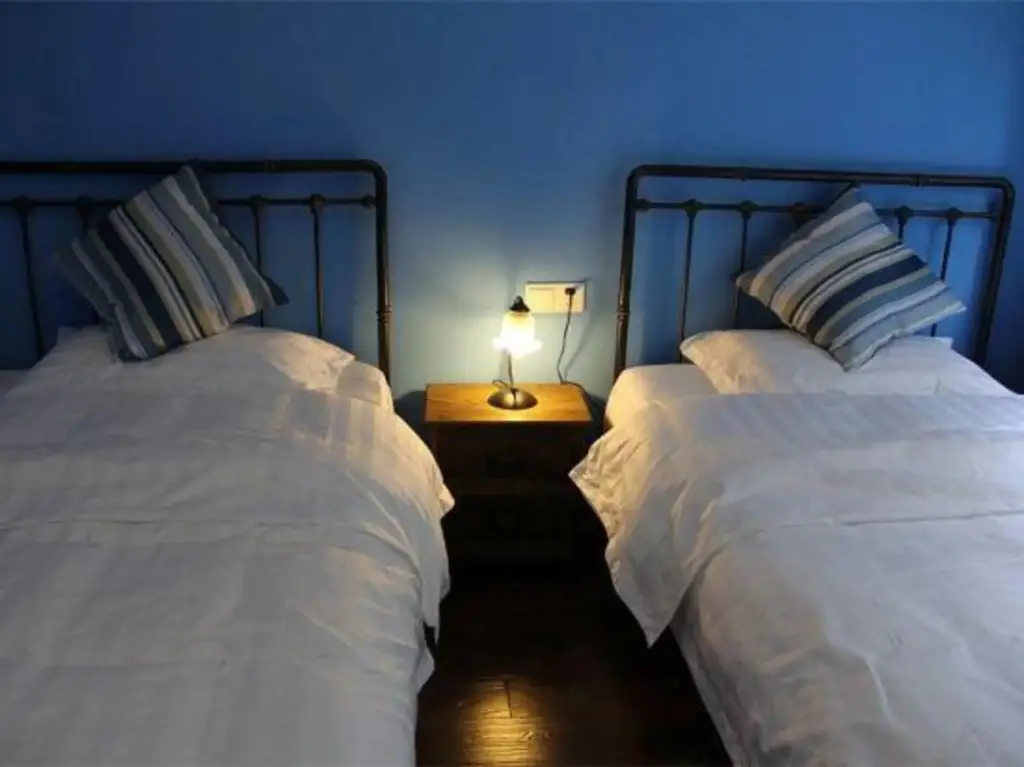 Уси: One Time Hostel