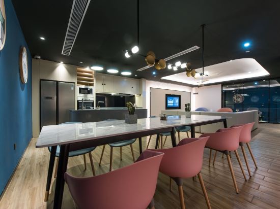 Шэньчжэнь: CJIA Apartment (Shenzhen Bao'an Fanshen Subway Station)