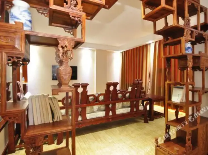 Куньмин: Jinning Rundexing Hotel (Guyan Culture Square)