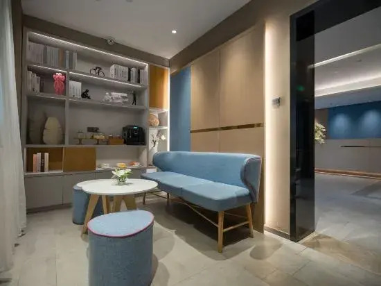 Урумчи: Homeinn · neo (Urumqi Beijing South Road Railway Bureau Subway Station)