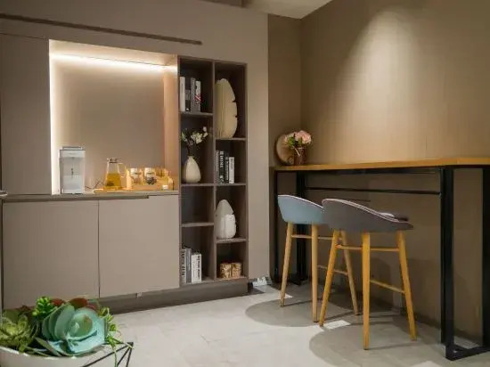Урумчи: Homeinn · neo (Urumqi Beijing South Road Railway Bureau Subway Station)