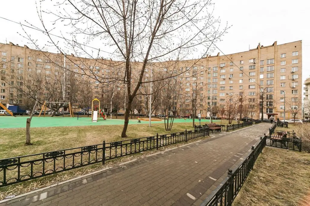 Москва: Neopalimovsky pereulok