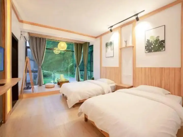 Чжанцзяцзе: Qishe Hostel
