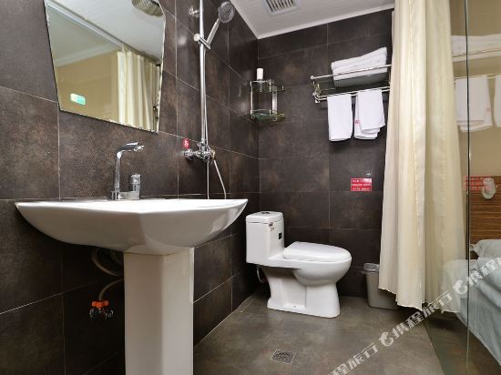 Home Inn Huayi Hotel (Harbin Highway Bridge) — фото 1