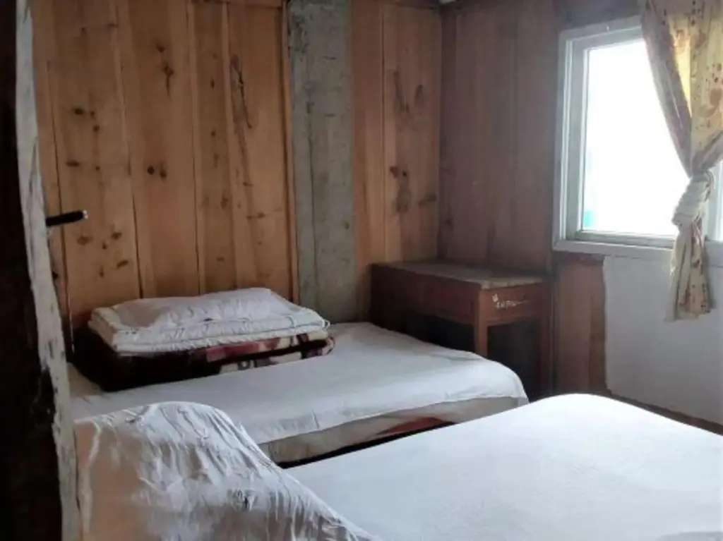 Лешан: Jiuling Ganglv Hotel