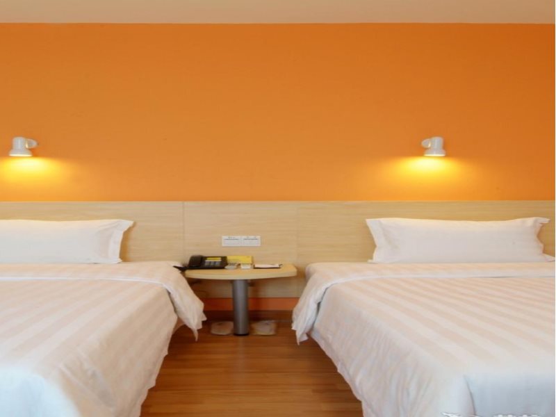 Фошань: 7Days Inn Hotel (Foshan Pingzhou Yuqijie East Gate)
