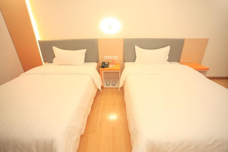 Фошань: 7Days Inn Hotel (Foshan Pingzhou Yuqijie East Gate)