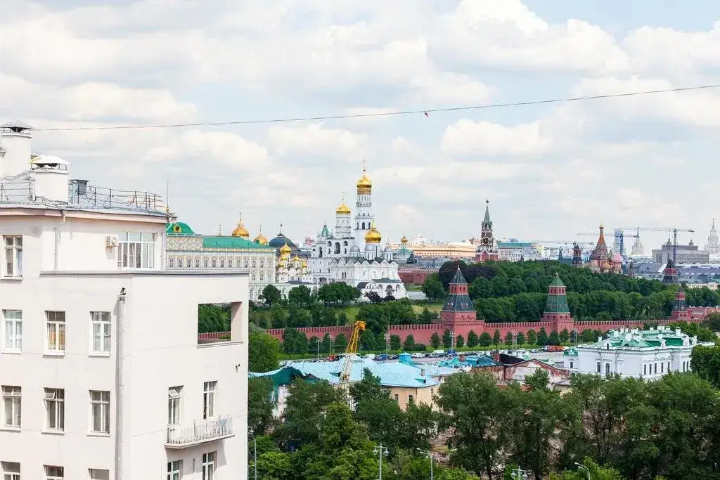 Москва: Penthouse with Kremlin Views