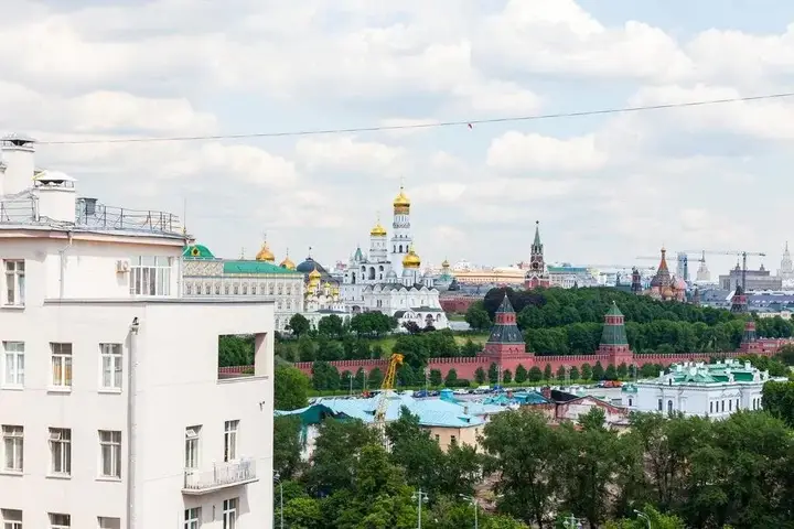 Москва: Penthouse with Kremlin Views