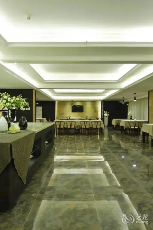 Luminous Jade Hotel — фото 1