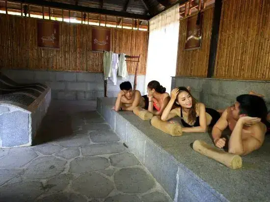 Мейчжу: Jin Debao Kaiyue International Hot Spring Resort Hotel