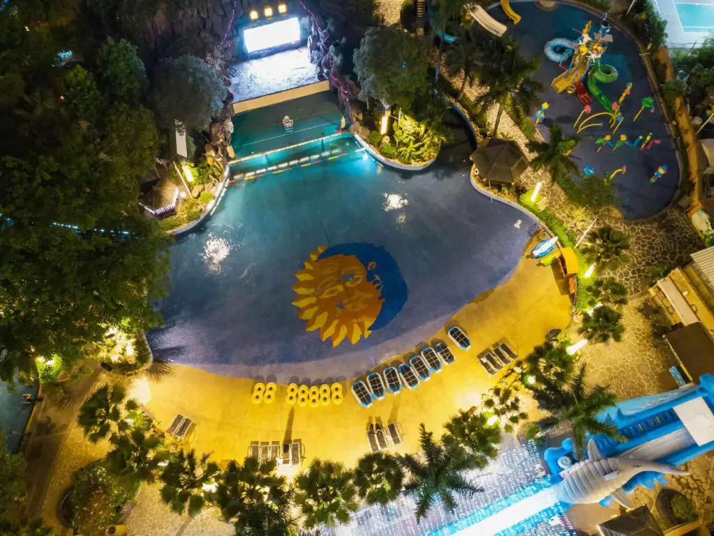 Мейчжу: Jin Debao Kaiyue International Hot Spring Resort Hotel