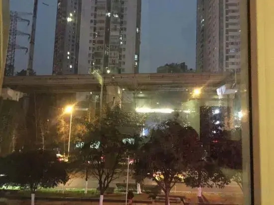 Чунцин: Chongqing Xilai Hotel (Chongqing Business and Industry University 6 kilometers light rail station)