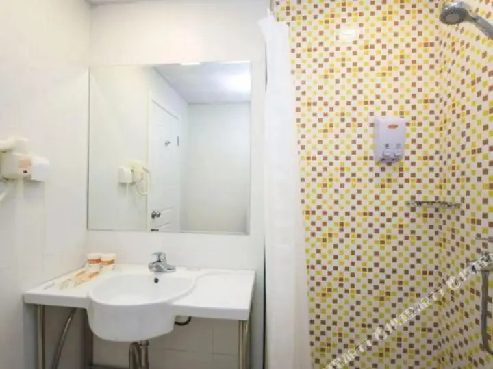 Циньхуандао: Home Inn Qinhuangdao Nandaihe Tourist Center