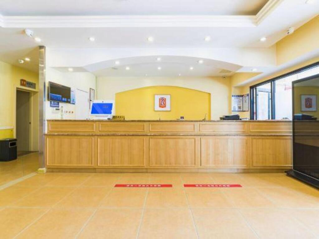 Циньхуандао: Home Inn Qinhuangdao Nandaihe Tourist Center