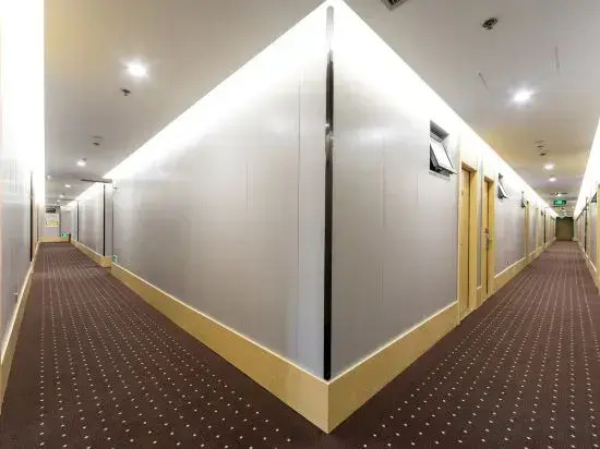 Шанхай: Hotel Holt