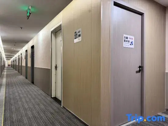 Шанхай: Zsmart Zhishang Hotel (Shanghai New International Expo Center Zhoupu Metro Station)