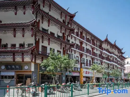 Шанхай: Zsmart Zhishang Hotel (Shanghai New International Expo Center Zhoupu Metro Station)