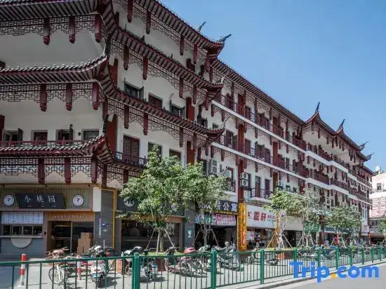 Шанхай: Zsmart Zhishang Hotel (Shanghai New International Expo Center Zhoupu Metro Station)